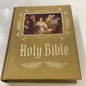 Vintage 1971 Heirloom Bible Publishers King James Heirloom Bible!